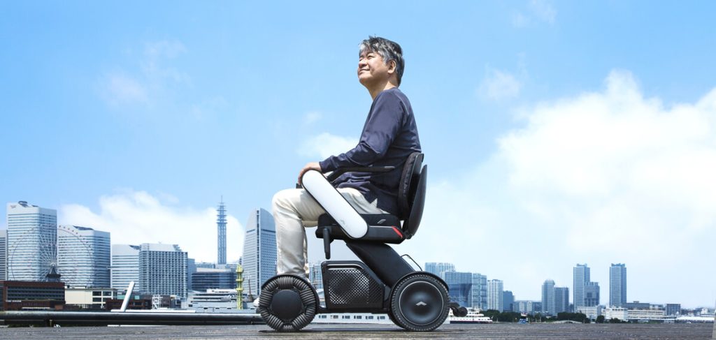 次世代型電動車椅子 近距離モビリティ-WHILL - 田辺ダイハツ販売